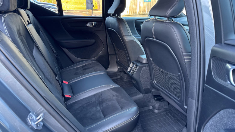 Volvo Xc40 2.0 D3 R DESIGN Pro 5dr Diesel Estate